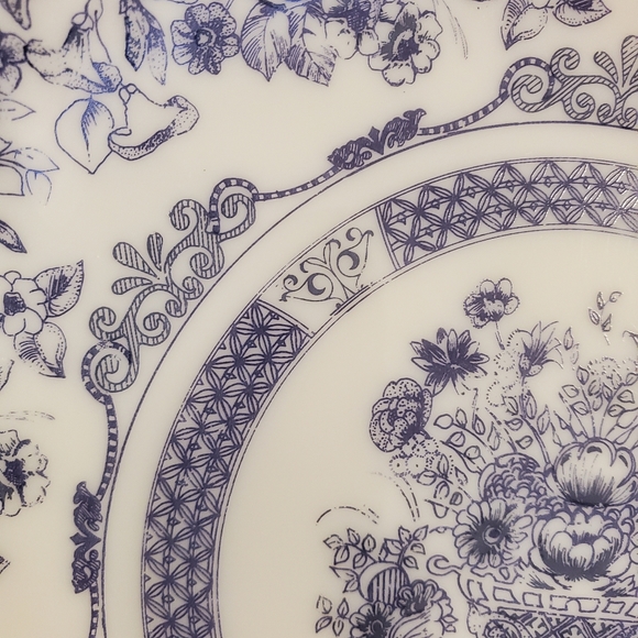 Arcopal Honorine France Opal Glass Salad/ Dessert Plates Blue Floral, quantity 4 - Picture 7 of 8